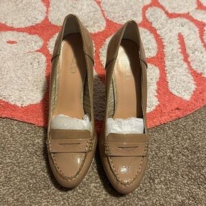 Nine & co. Tan heels